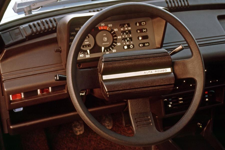 Панель приборов Alfa Romeo Giulietta (116) 1977 года  (фото 2 из 19)